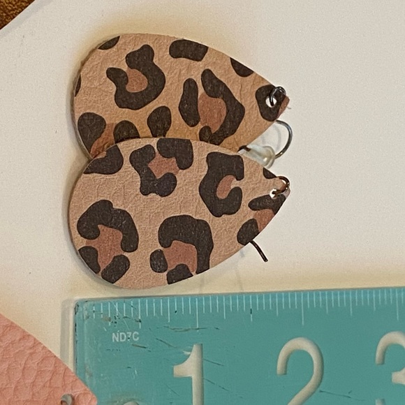 Three pairs of leather teardrop earrings 💧 - Picture 5 of 5